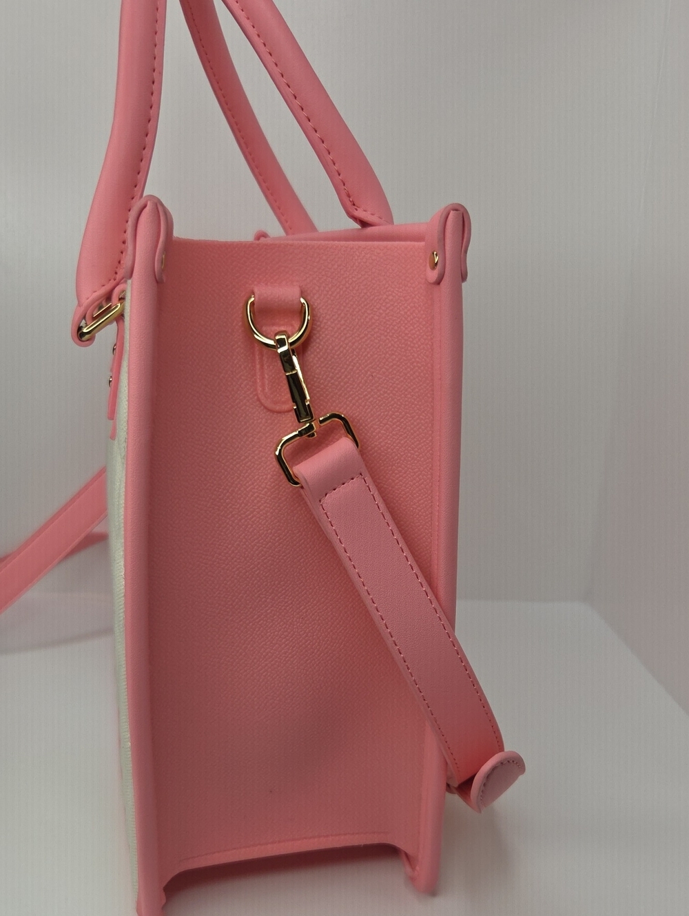 💕▪️Betsey Johnson ▪️Xolala Beige Quilted Canvas Tote with Pink Trim - Picture 7 of 8